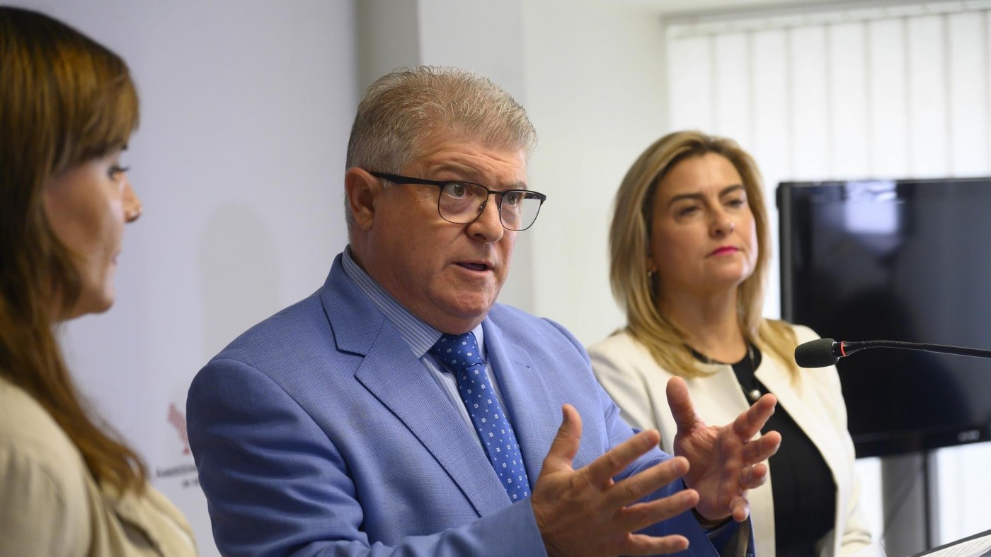 Vélez (PSOE): "VOX y PP ya tienen un acuerdo cerrado y solo están dando patadas al balón para pasar el 23J"