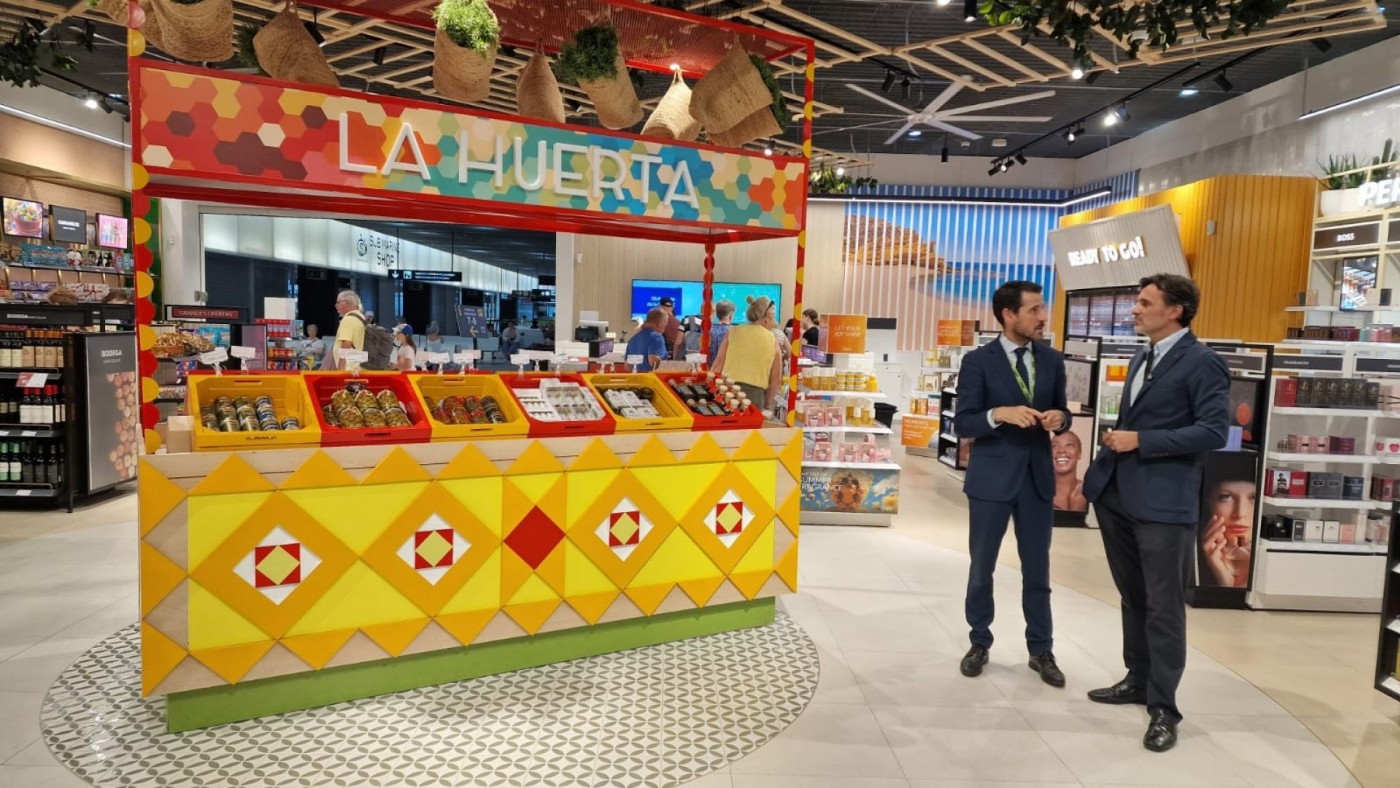 El Aeropuerto Internacional de la Región de Murcia amplía y renueva su zona comercial