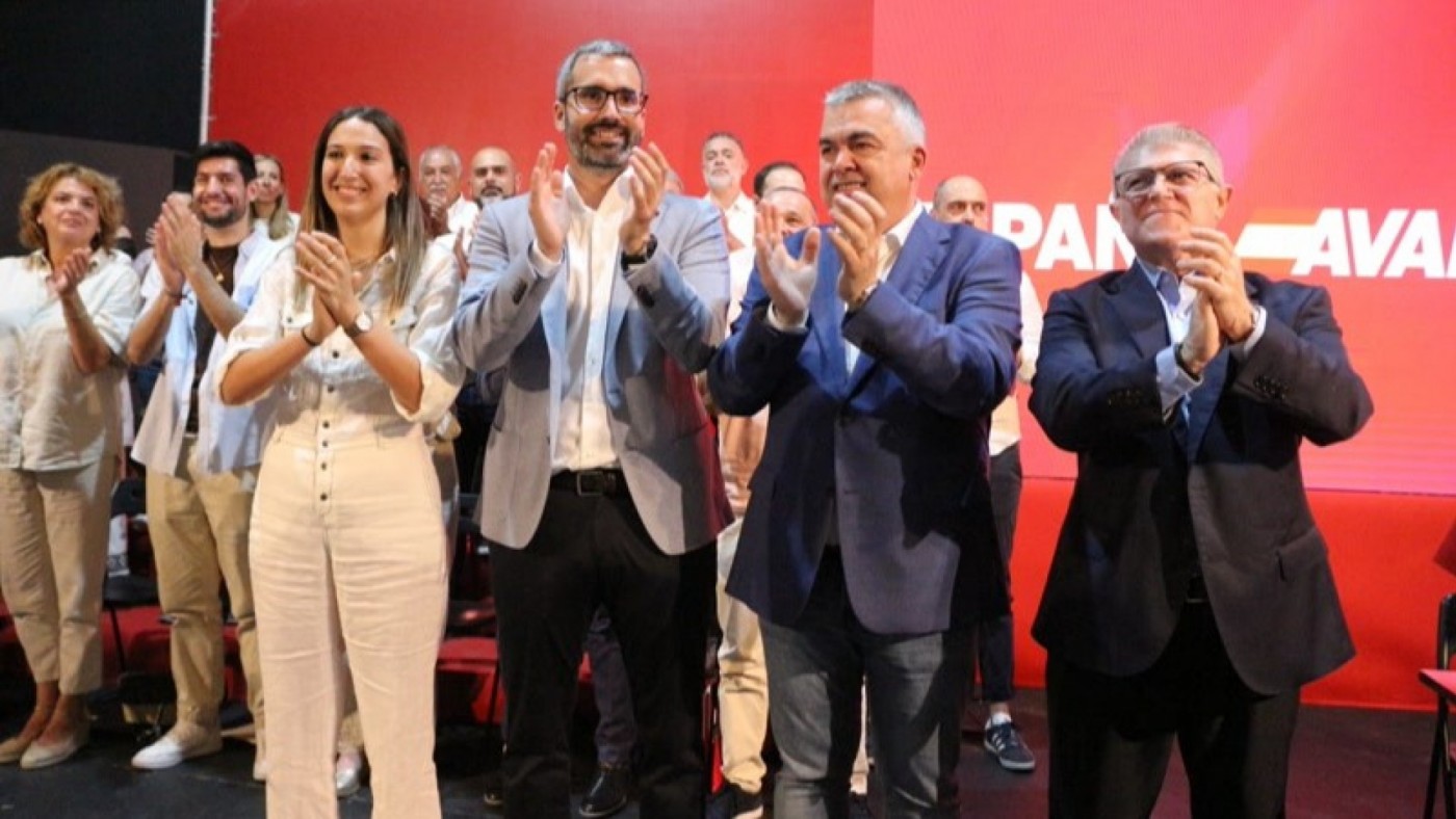 Francisco Lucas, arropado por Santos Cerdán y José Vélez, este sábado en Murcia. PSOE