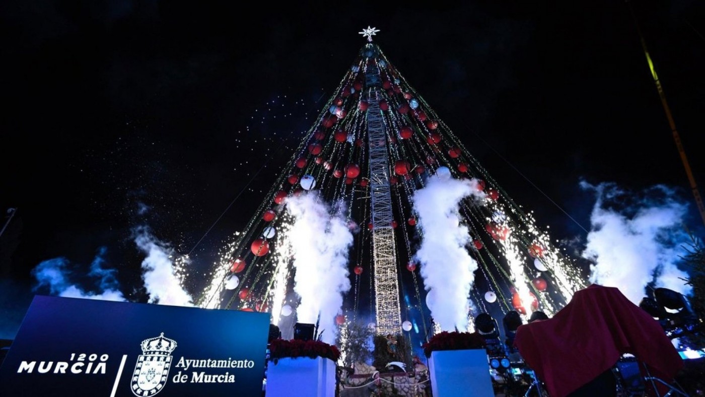 A las 18:00 horas se abrirá la plaza Circular de Murcia para asistir al encendido del Gran Árbol de Navidad
