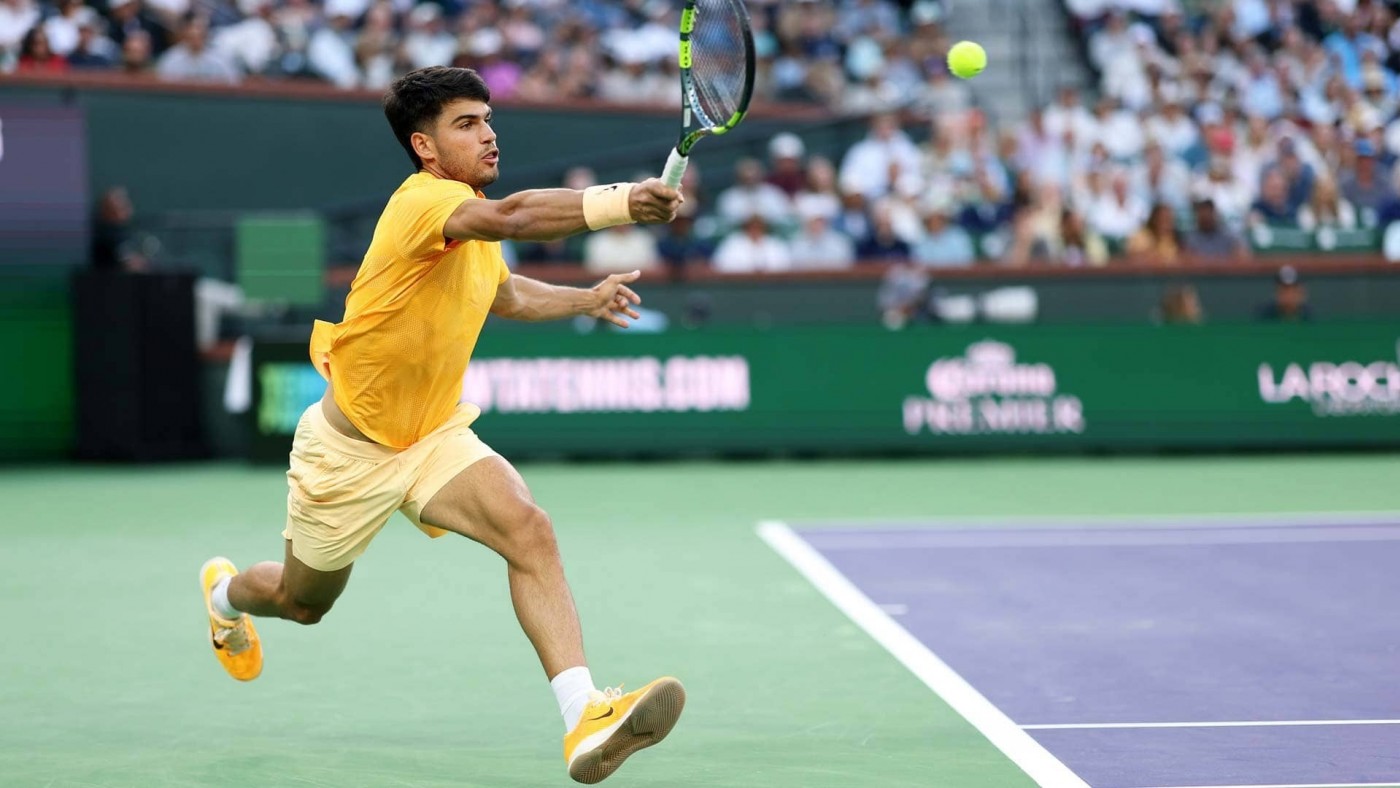 Alcaraz sufre ante Rinderknech y avanza a octavos en Indian Wells