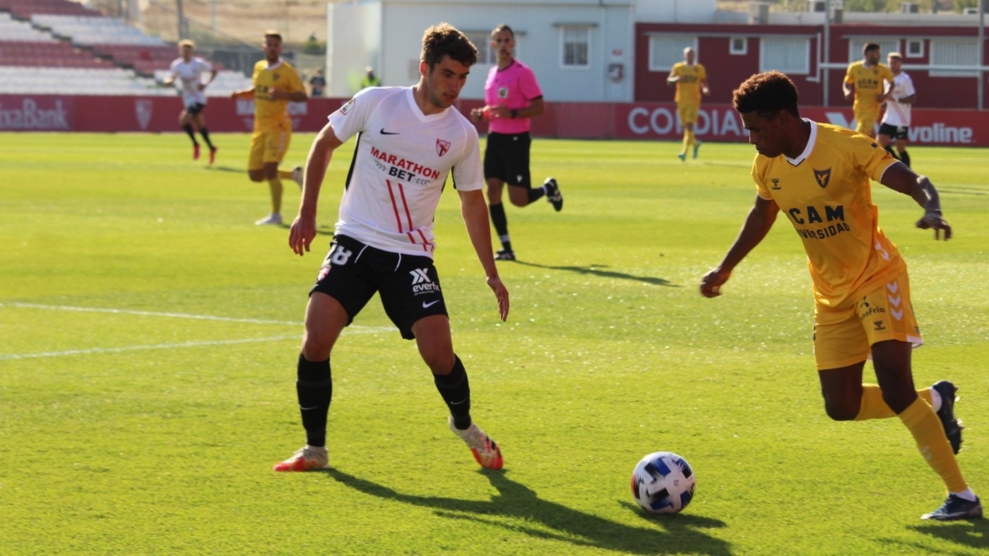 El UCAM Murcia se lleva los tres puntos en el 90 ante el Sevilla Atlético| 0-1