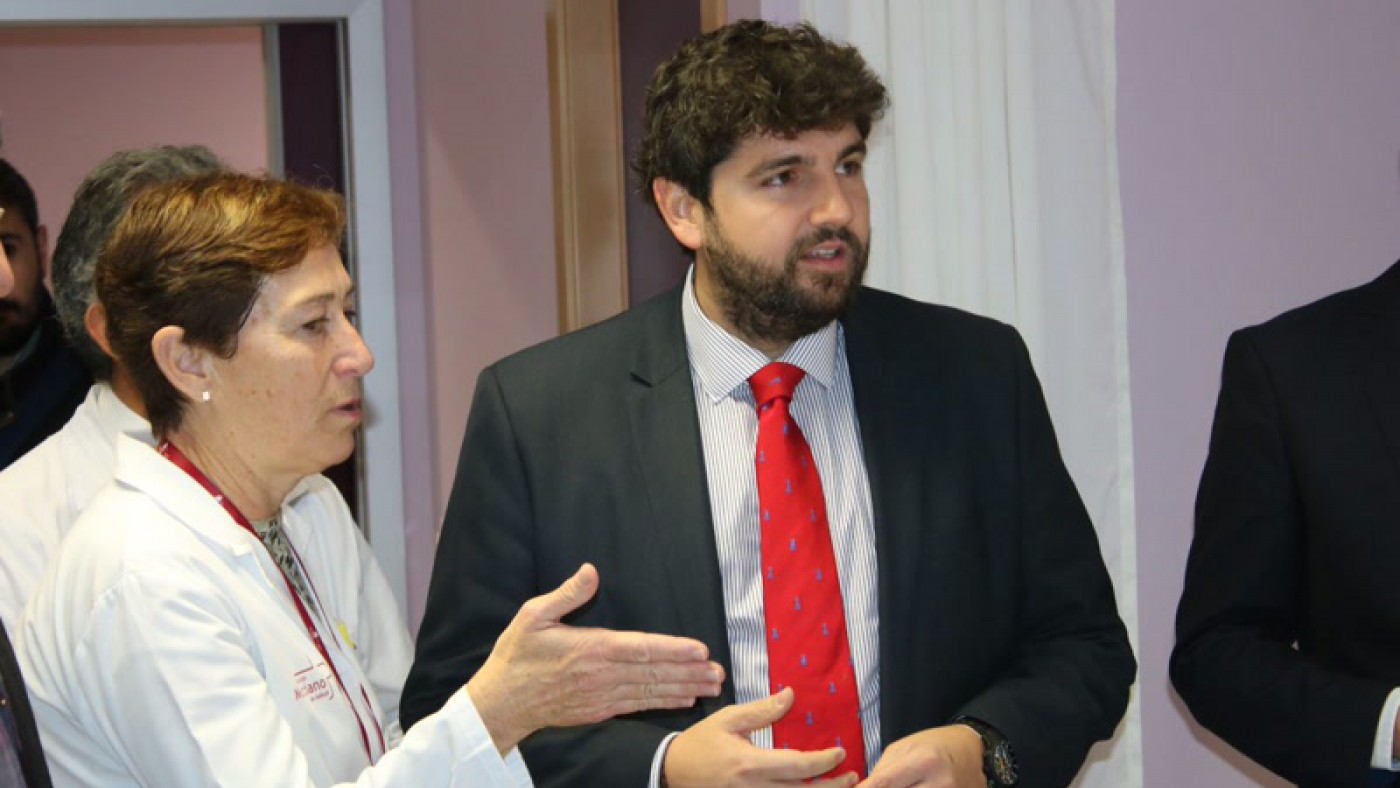 López Miras durante su visita este viernes al hospital Rafael Méndez de Lorca