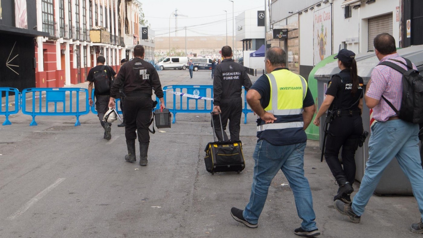 La Policía Científica sigue trabajando en las discotecas calcinadas