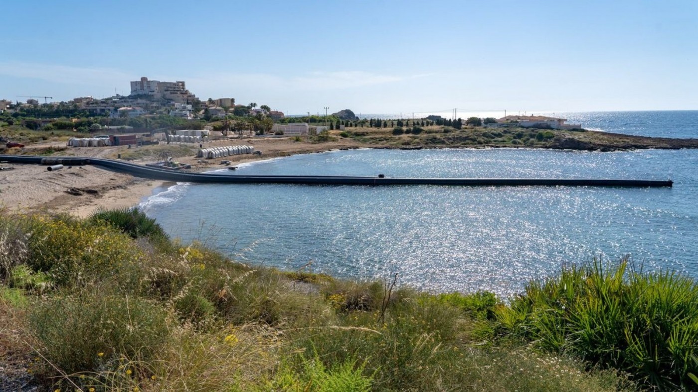 Los vecinos piden una solución definitiva al emisario de Cala Reona