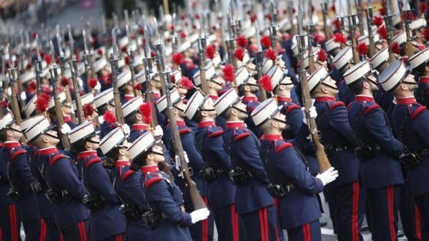 Plante de los militares suboficiales en el desfile de la Hispanidad del 12 de octubre