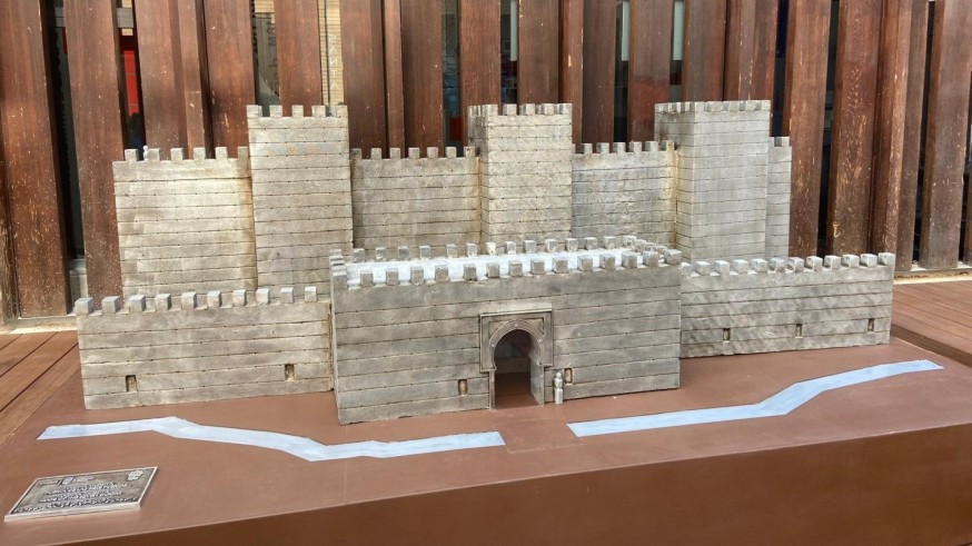 Las personas con discapacidad visual ya pueden saber cómo era la muralla de Murcia