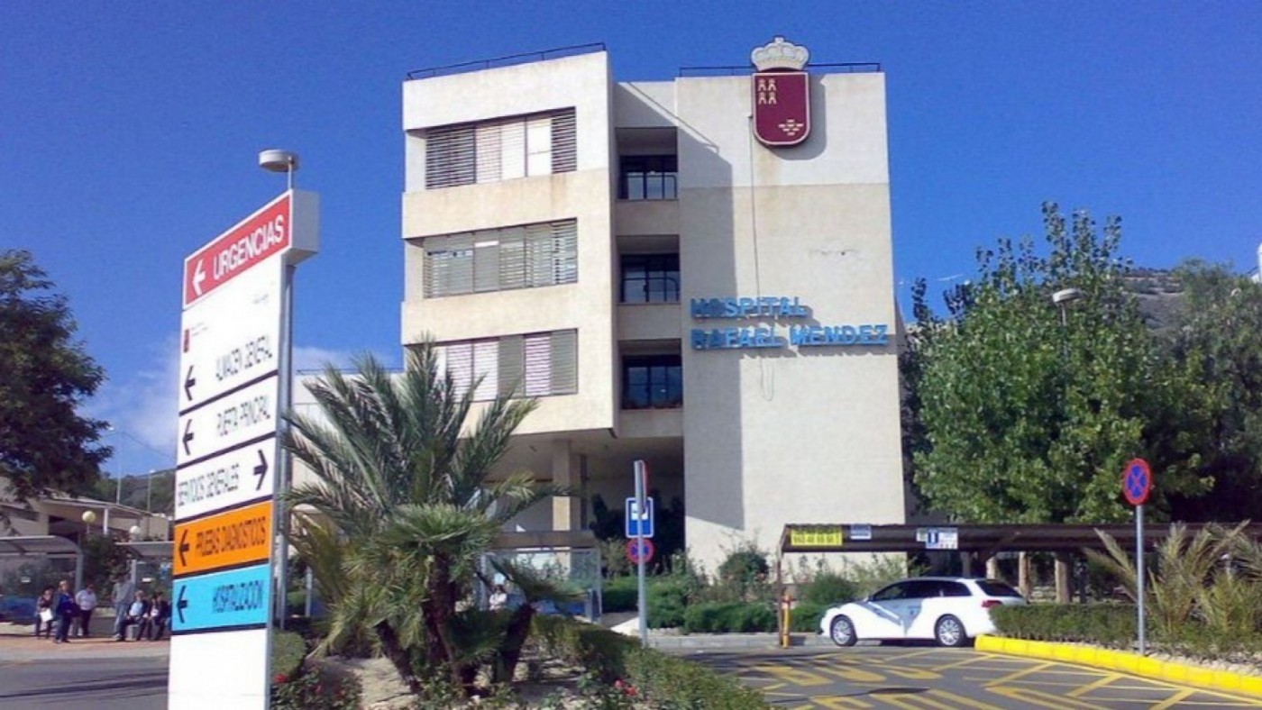 Herido el conductor de un camión al volcar en Puerto Lumbreras