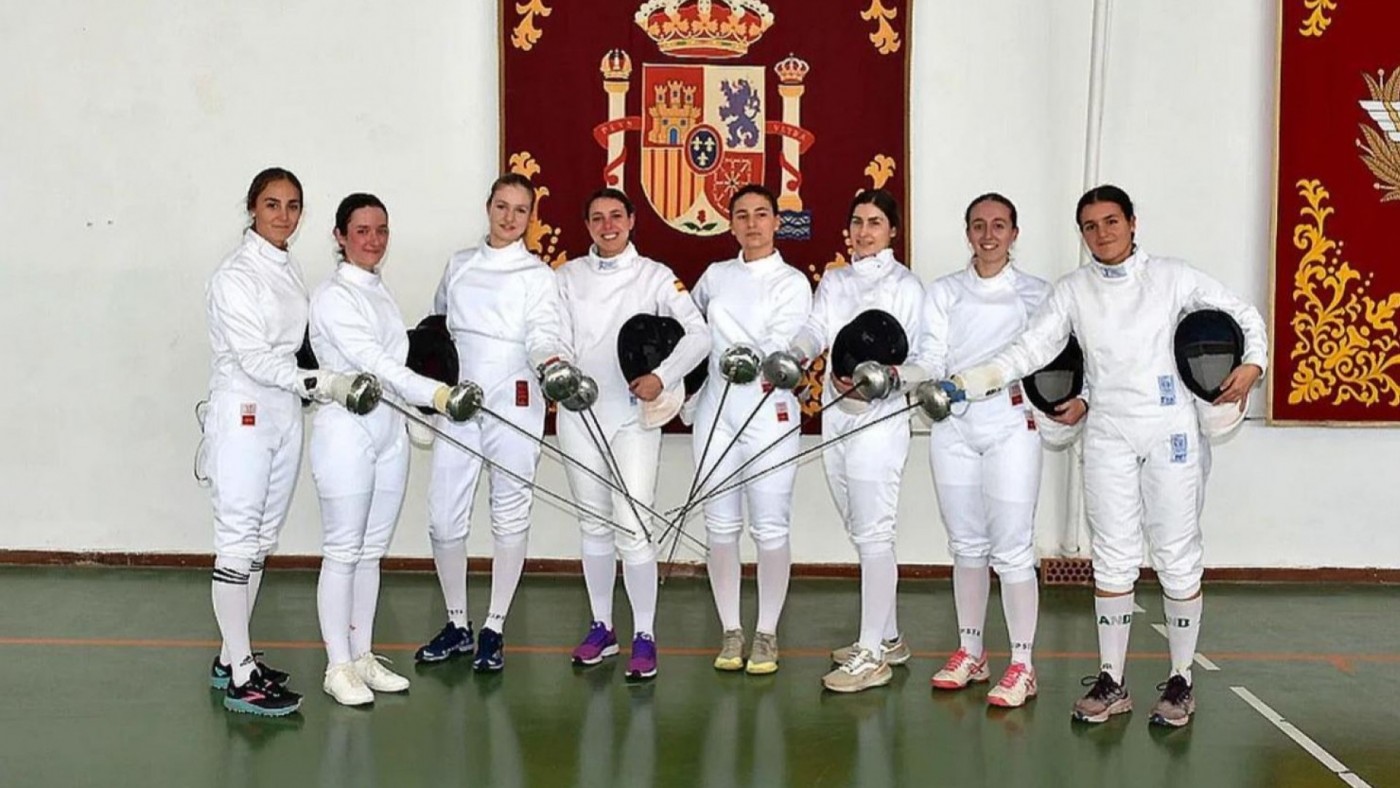 La princesa Leonor compite en un torneo de esgrima en la AGA de San Javier