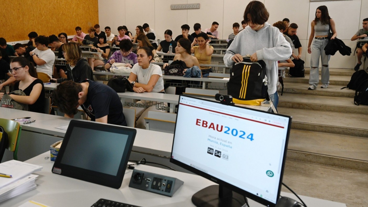 REPORTAJE I Los estudiantes recurren a academias para prepararse la PAU ante los nuevos cambios