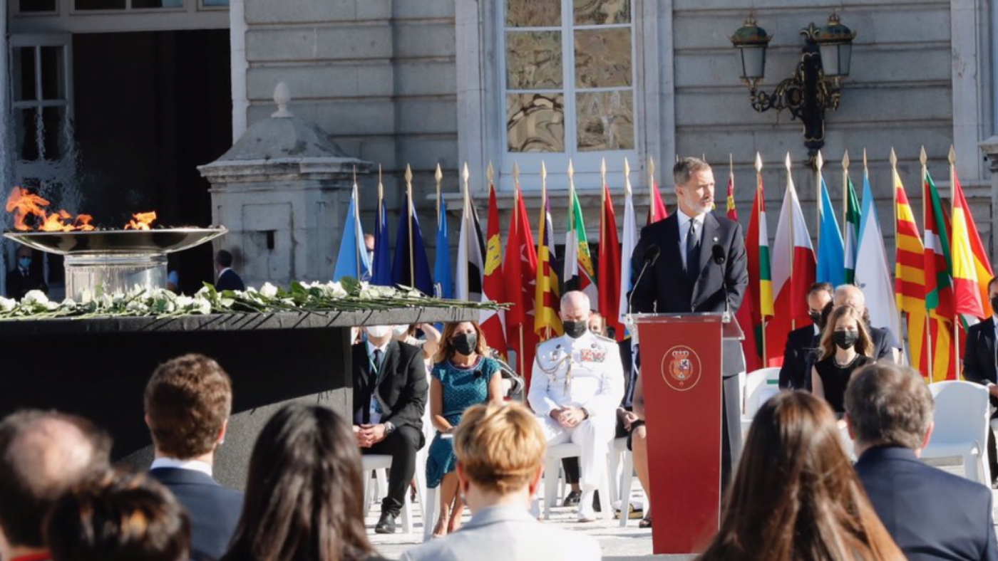 Acto de homenaje a las víctimas en el Palacio Real