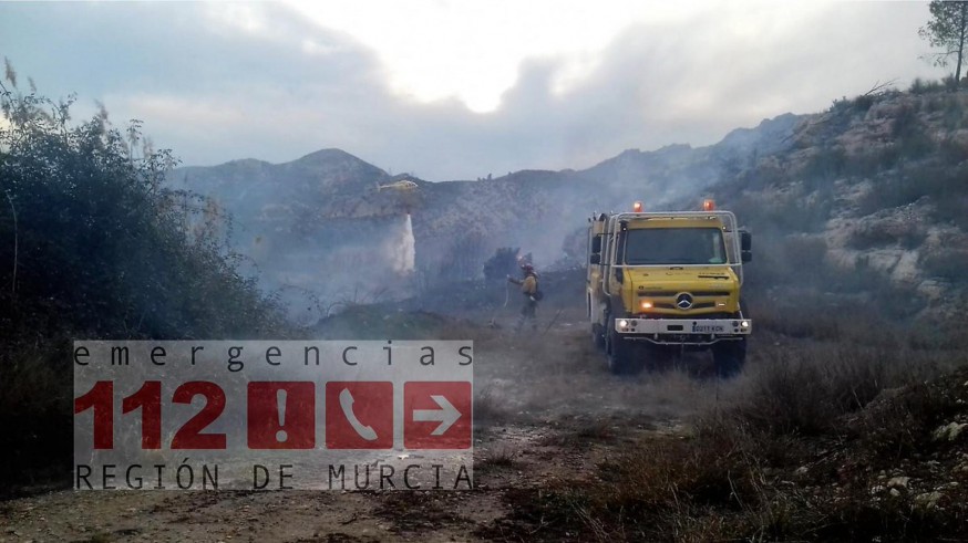 Trabajos de extinción del incendio de ayer en Moratalla (foto: 112 RM)