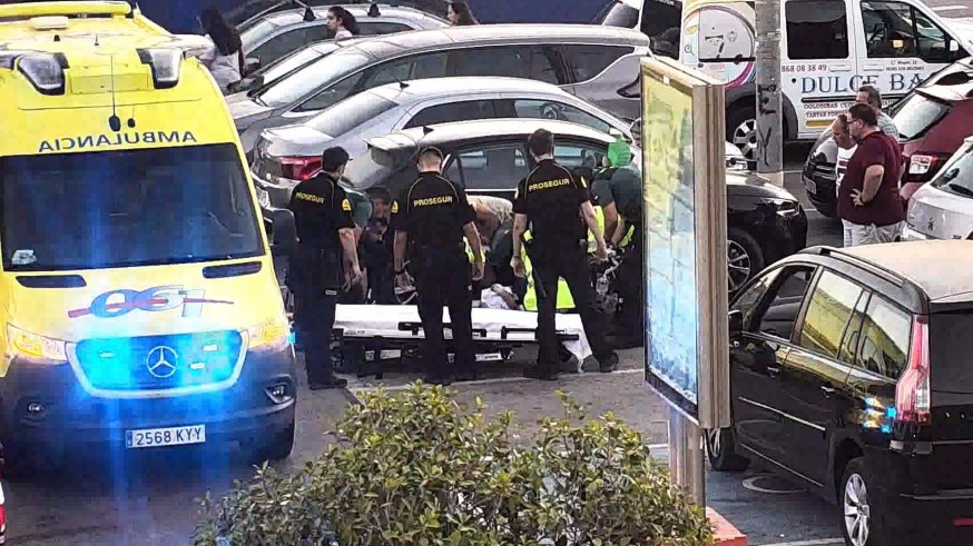 La Guardia Civil estabiliza a un hombre tras sufrir un desvanecimiento en un centro comercial de Cartagena