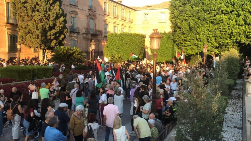 La Glorieta de España en Murcia se llena de voces contra la invasión israelí en Gaza 