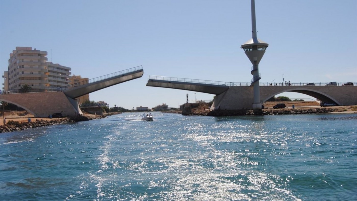 Los vecinos de La Manga, preocupados por otra posible avería del Puente Estacio