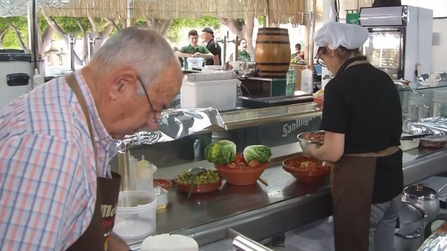 Agotadas las reservas para comer en una barraca el Día del Bando