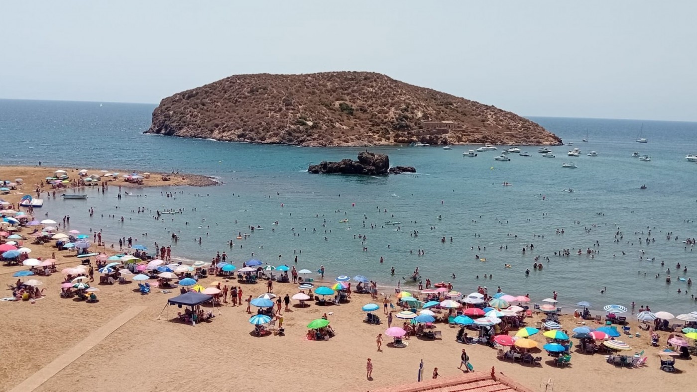 Ecologistas denuncian fondeos ilegales y navegación peligrosa en la Isla de Mazarrón
