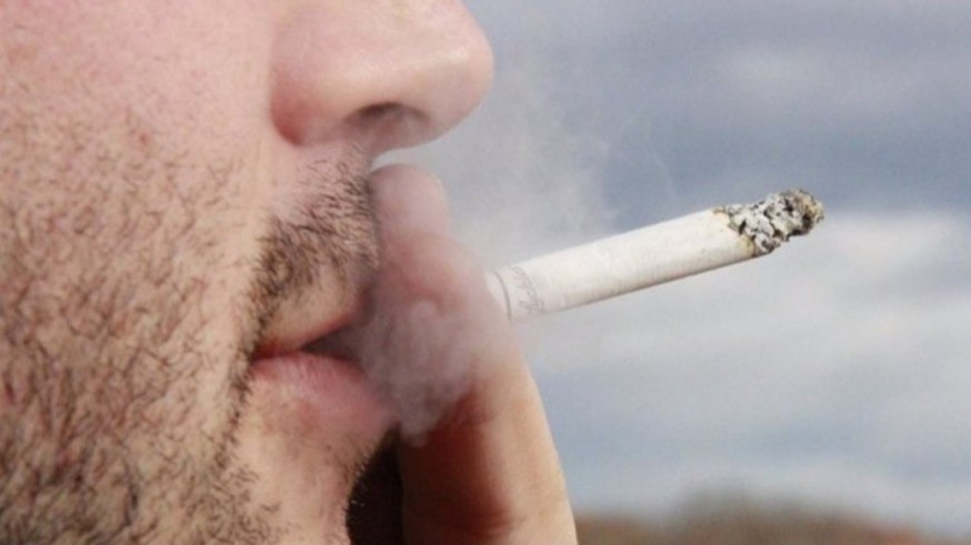 Sanidad prohibirá fumar en terrazas y eventos públicos