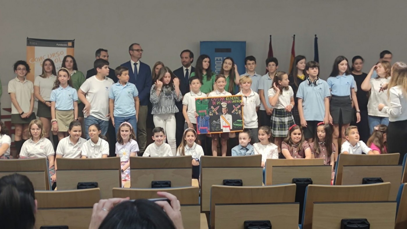 Un escolar de San Pedro gana la 42 edición del certamen '¿Qué es un rey para ti?' en la Región de Murcia
