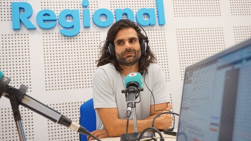 Hablamos con el artista visual Ginés Mendoza de su proyecto multidisciplinar 'Cristalización', que estrena este viernes en el Centro Párraga d