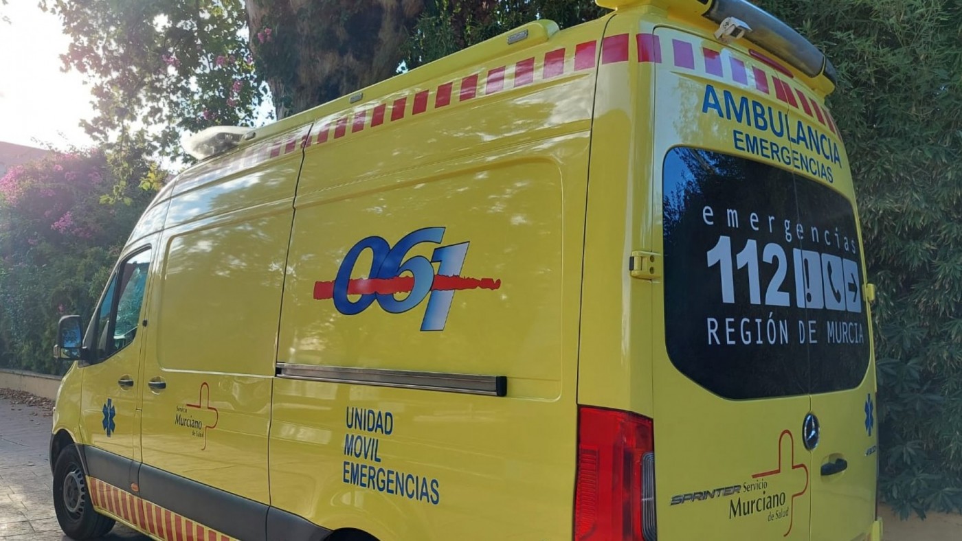 Un herido grave tras caer por un terraplén una furgoneta con 4 ocupantes en Murcia