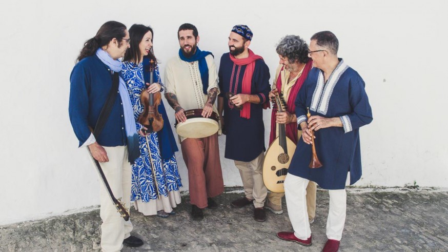 MÚSICA DE CONTRABANDO. La Banda Morisca, heredero en parte del sonido de Radio Tarifa, encabezan el Cartagena Folk