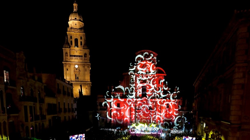 Walls pregona la Feria de Murcia con un espectáculo en Cardenal Belluga