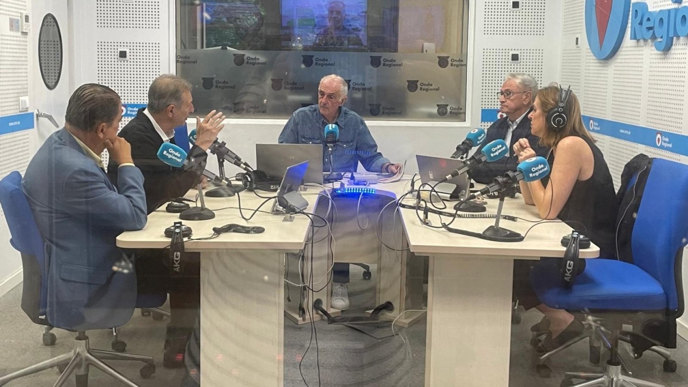 Pedro de los Santos, Pepe Ruiz, Enrique Nieto e Isabel Franco analizan las noticias del día en Onda Regional de Murcia