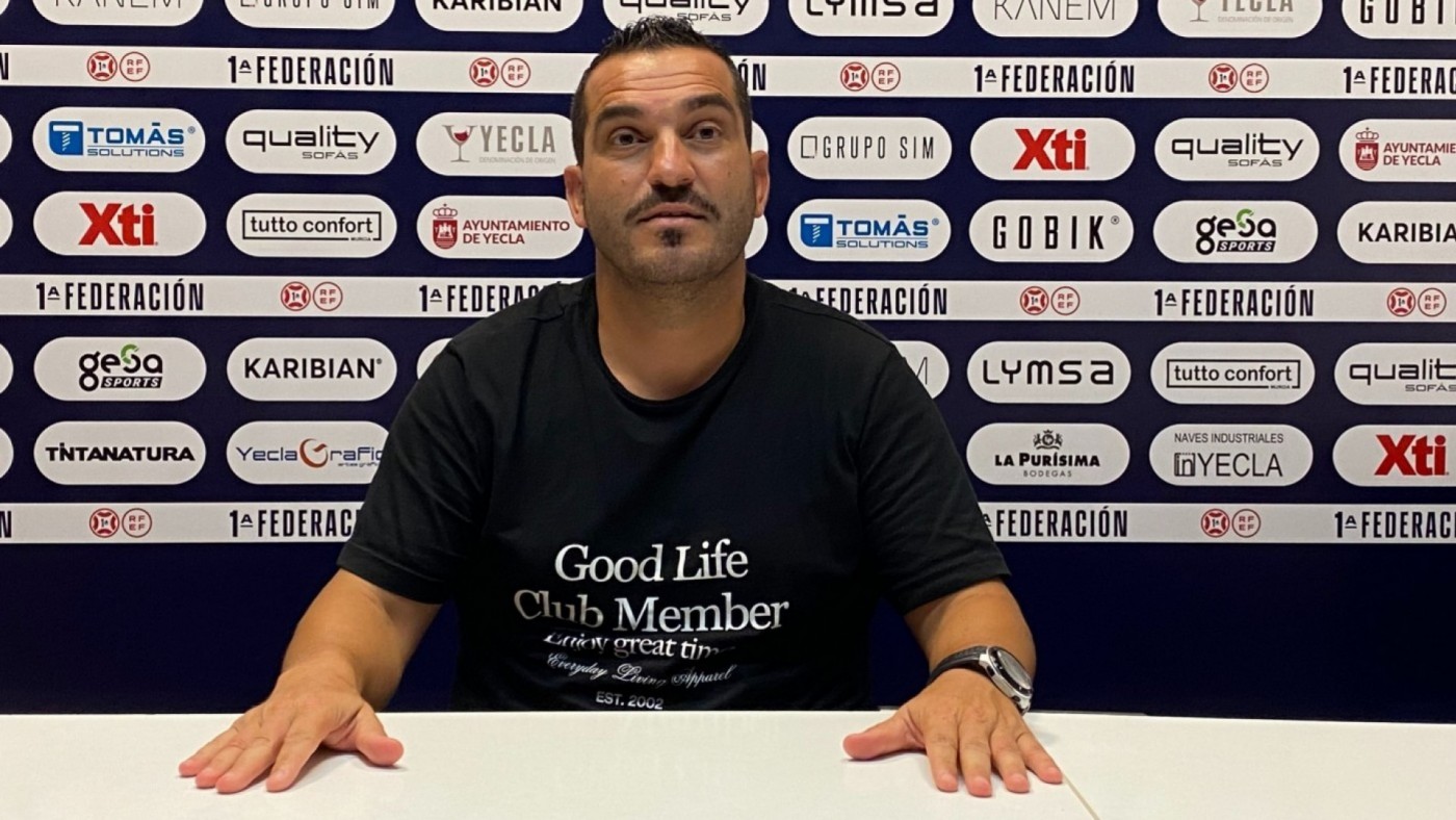 Adrián: "El Fuenlabrada tiene mucha experiencia y está espabilando"