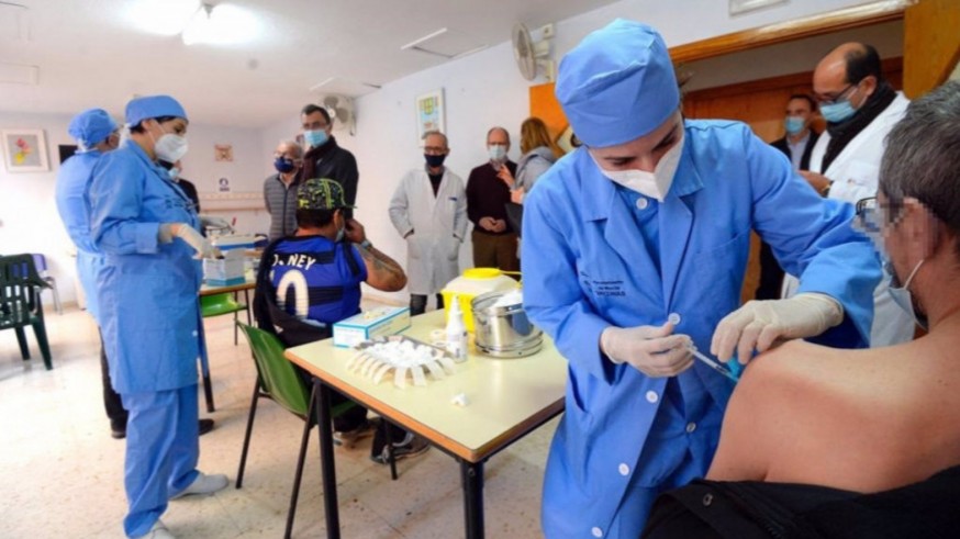 EL MIRADOR. Más de 50 residentes de Jesús Abandonados reciben la primera dosis de la vacuna