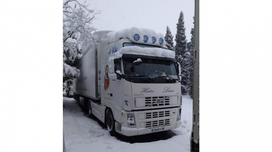 Cientos de camiones murcianos atrapados en las nevadas de Madrid: "Sólo nos queda esperar"