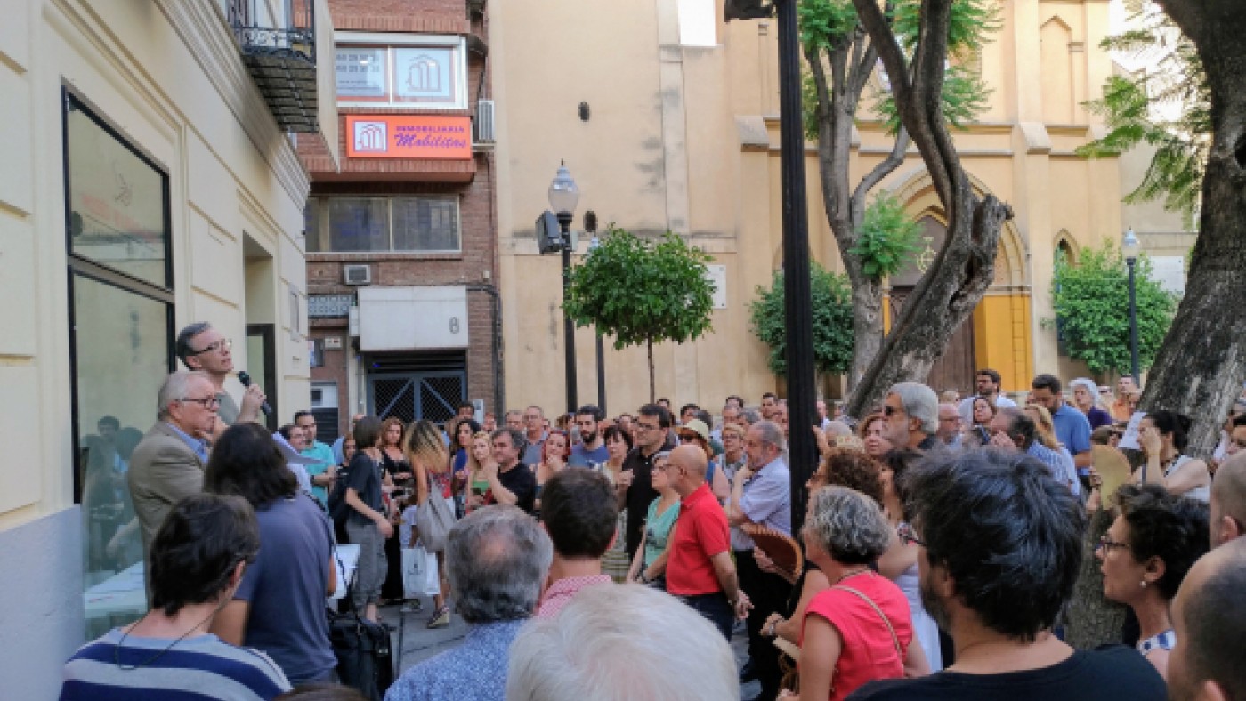 Concentración de apoyo a los trabajadores a las puertas del Museo Ramón Gaya