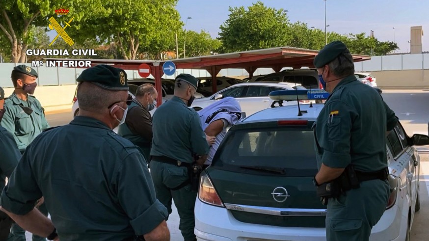 Imagen de la detención de uno de los individuos