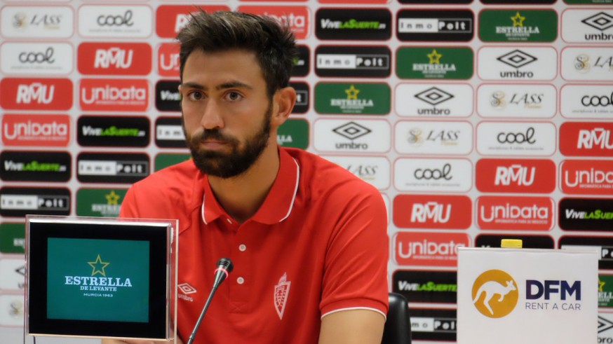 El jugador del Real Murcia Molo, en su presentación