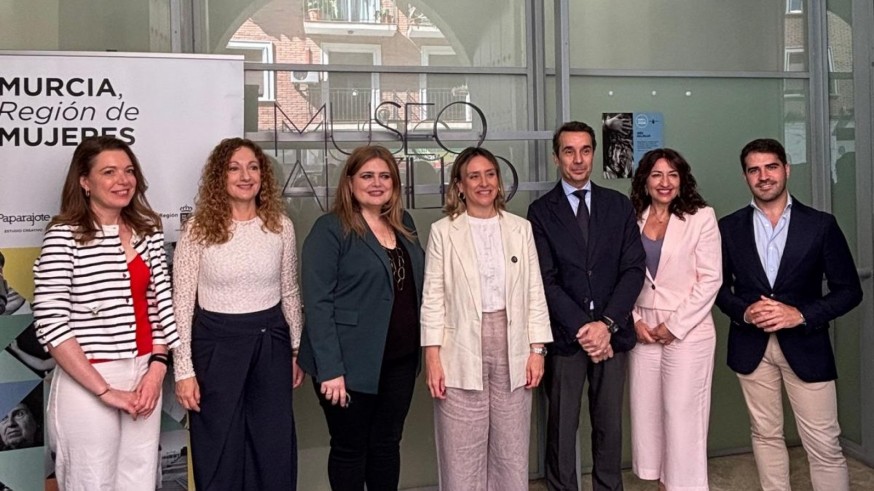 El Museo Salzillo homenajea a la escultora Inés Salzillo con una placa conmemorativa