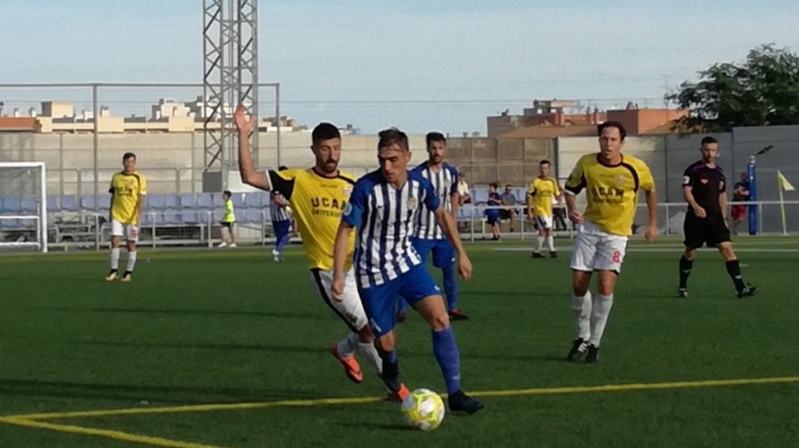 El Cartagena Efesé UCAM vence al Águilas 1-2