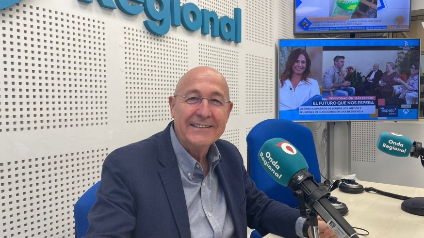 Antonio Franco: "Por un litro de agua embotellada, podemos comprar mil litros de agua del grifo"