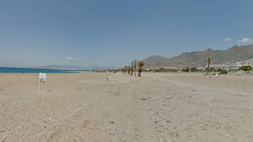 Interceptada una patera con siete personas, entre ellas un menor, en una playa de Mazarrón