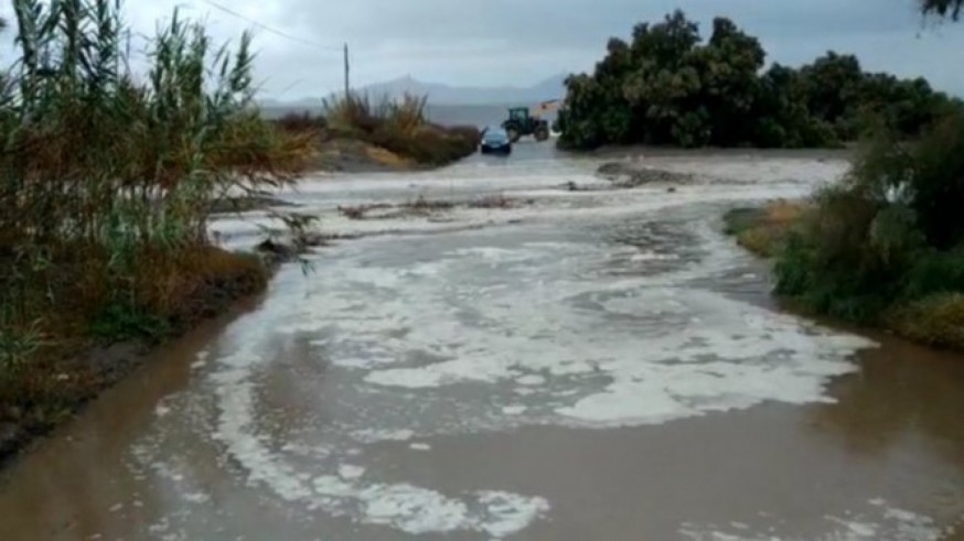 Carretera cortada en Lorca entre Ramonete y Puntas de Calnegre