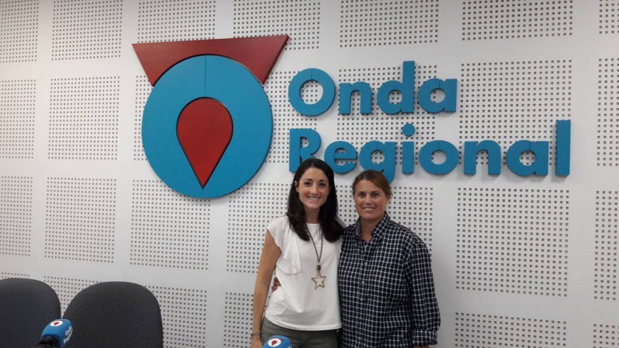 Elvira Sánchez y Crisitna Valdés, directora de la Escuela Infantil 'Nice day' de Murcia