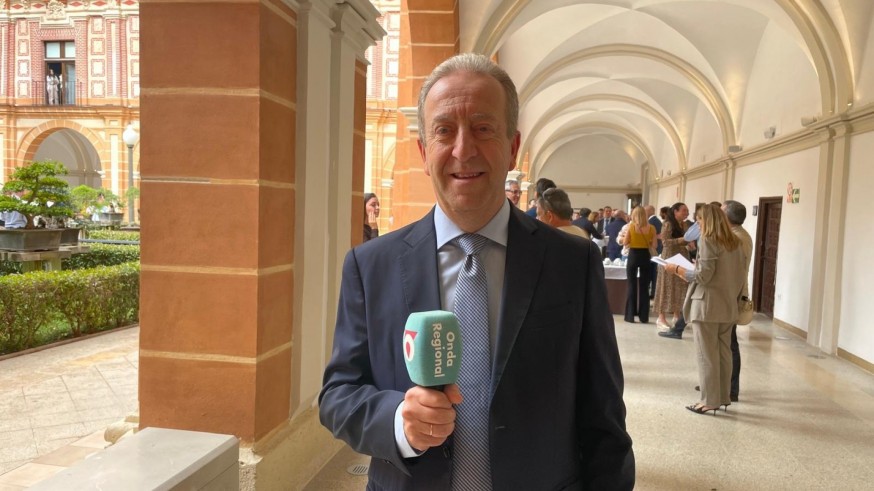 Juan de Dios de la Hoz: "El claustro de los Jerónimos es una joya del barroco y hay que visitarla"