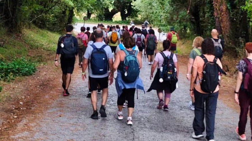 Un centenar de muleños recorren el Camino de Santiago en una expedición de juventud y convivencia