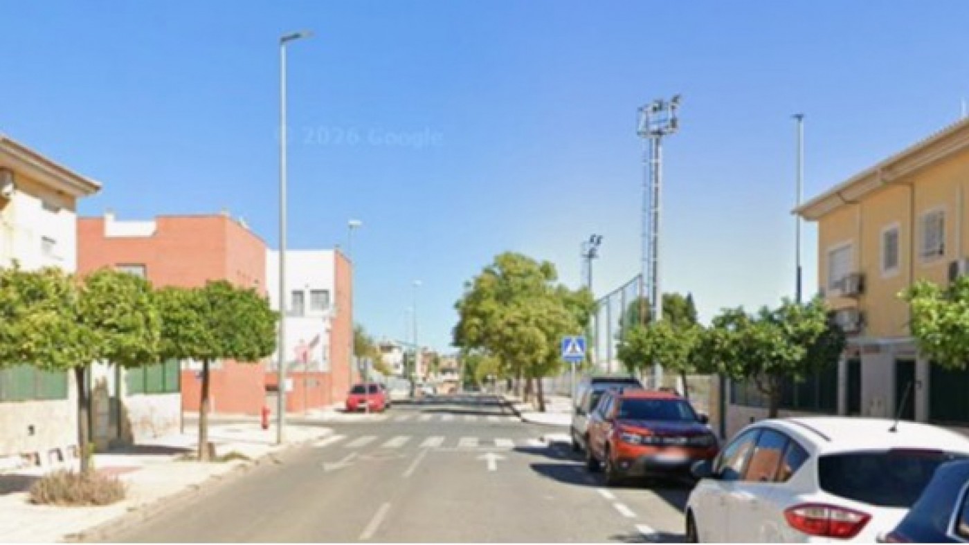 Grave un hombre atropellado en la terraza de su vivienda por uno de los coches implicados en un choque en Guadalupe