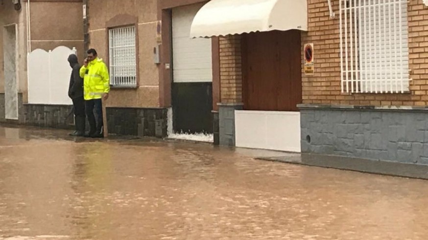 Calle de Los Alcázares inundada por el agua