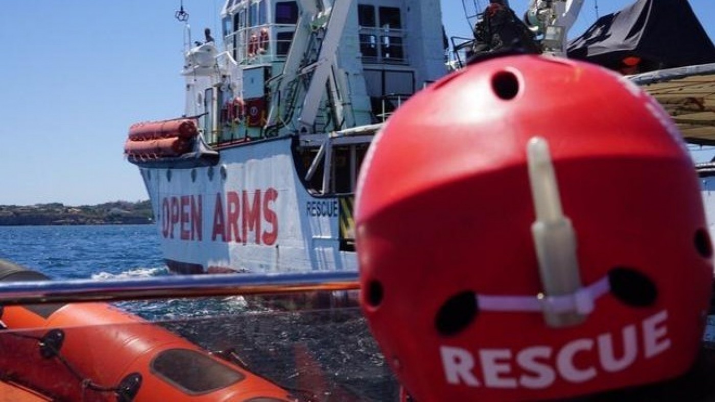 Rescatan a 54 migrantes atrapados tres días en una plataforma petrolífera