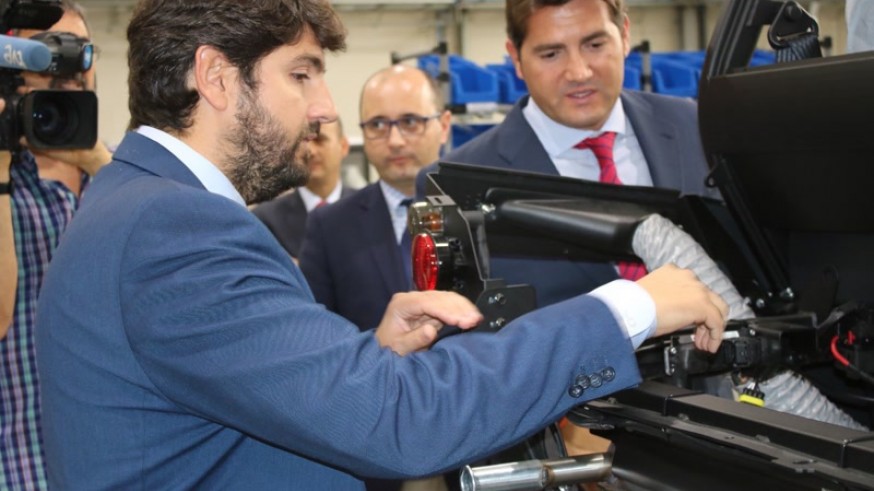 López Miras en su visita a la empresa Corvus