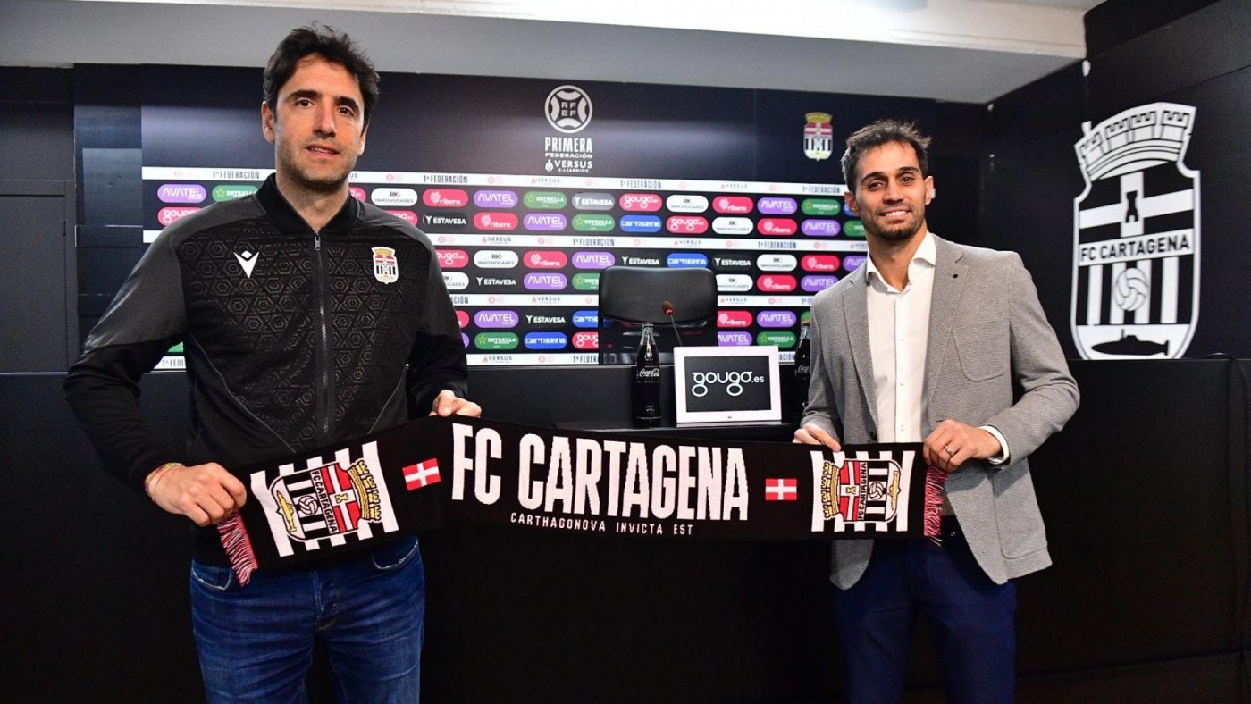 Íñigo Vélez: "Estoy encantado de debutar en el derbi contra el Real Murcia" 