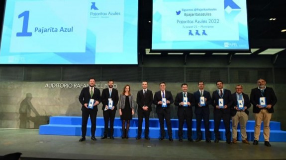 Lorca recibe su primer premio 'Pajarita Azul' por su contribución al reciclaje de papel