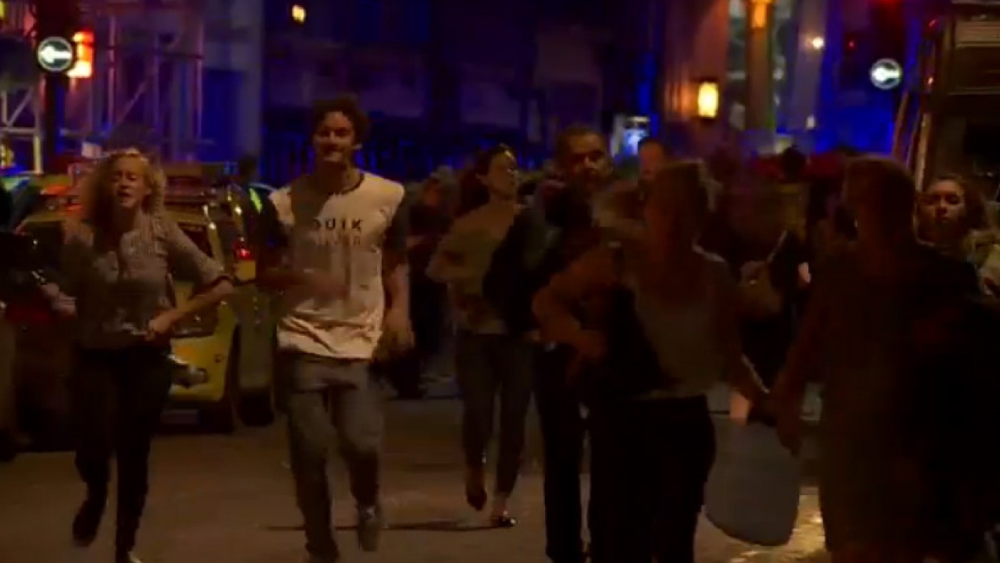 imagen de gente corriendo tras el atentado