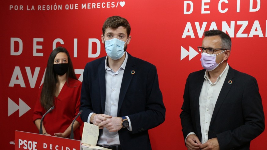 Omar Anguita y Diego Conesa durante la rueda de prensa. PSRM-PSOE